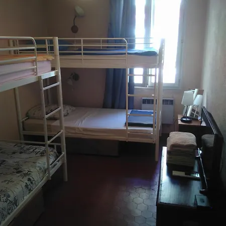 Crew Lighthouse Hostal *