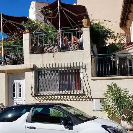 Crew Lighthouse Hostal