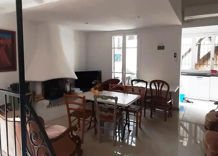 Crew Lighthouse Hostel Antibes