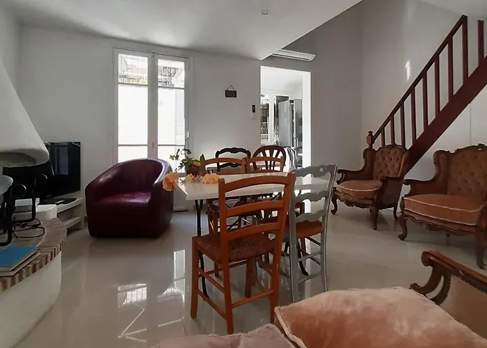 Crew Lighthouse Hostel