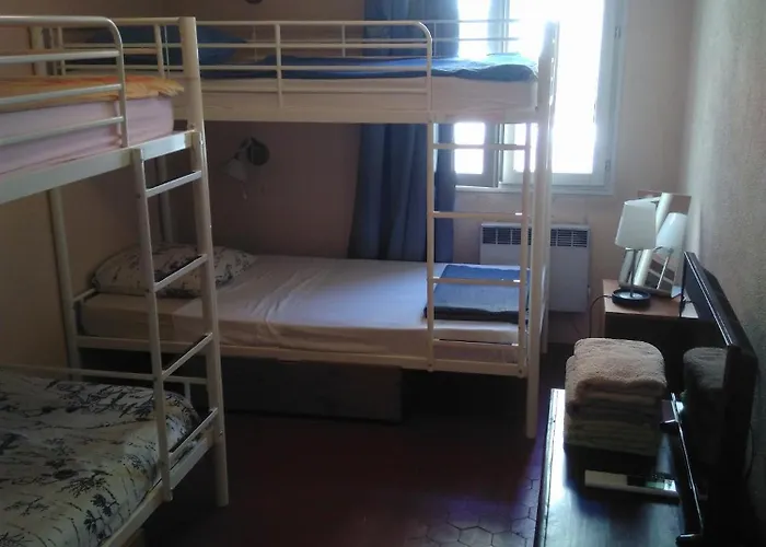 Crew Lighthouse Hostel Antibes